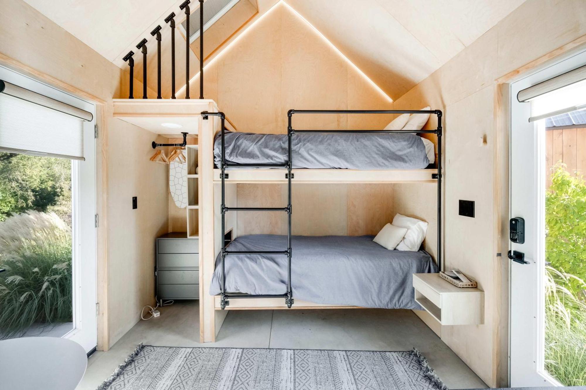 Bunkies- The Hold Villa Отава Екстериор снимка