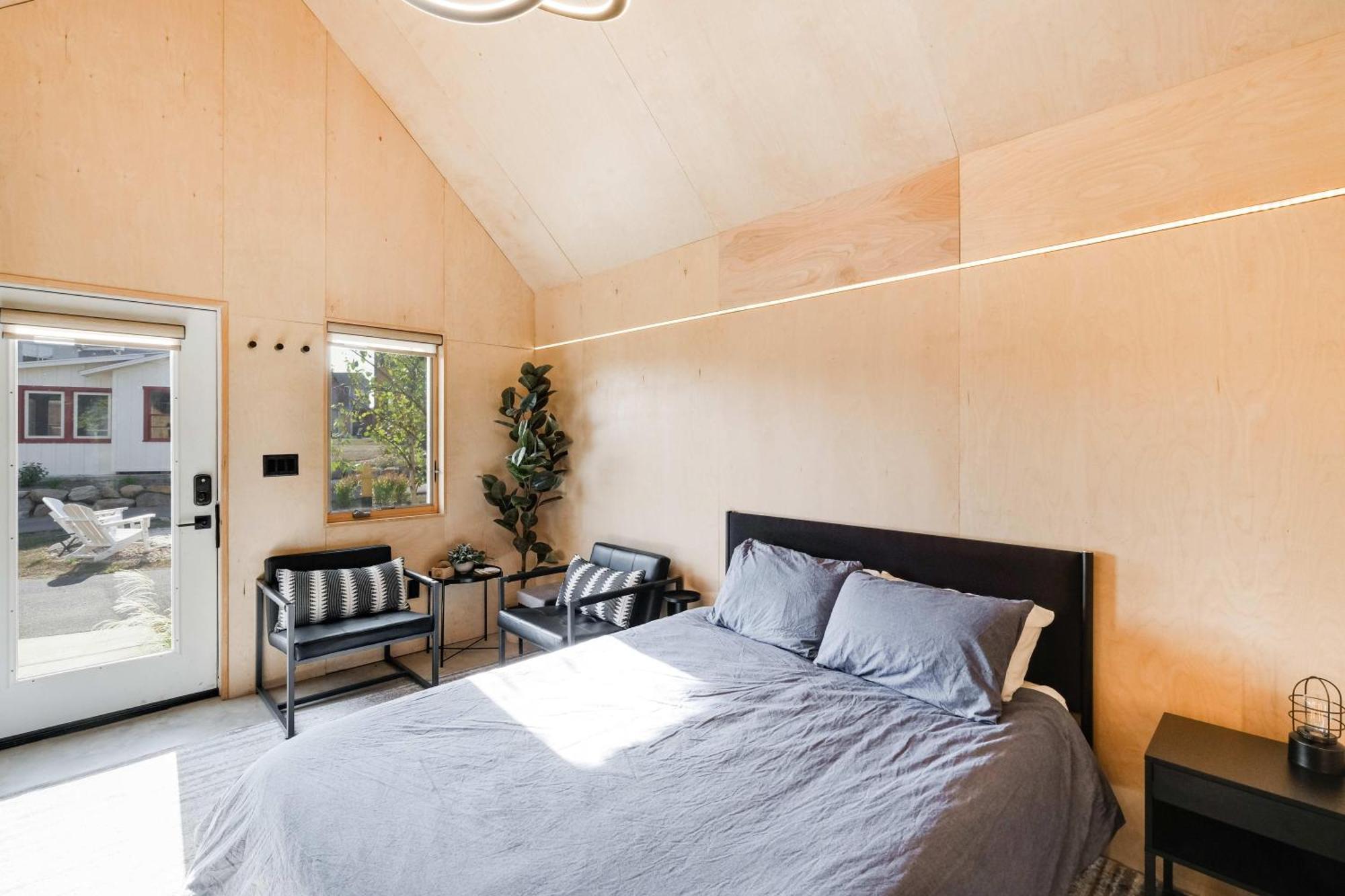 Bunkies- The Hold Villa Отава Екстериор снимка